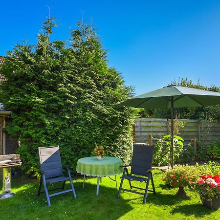 Ferienwohnung Im Haus Weinstock Esens Exterior foto